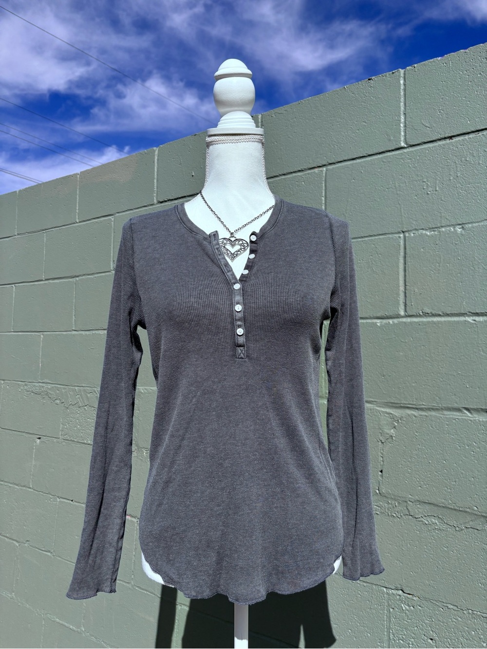 Aeropostale — Long Sleeve Henley Top in Charcoal Gray